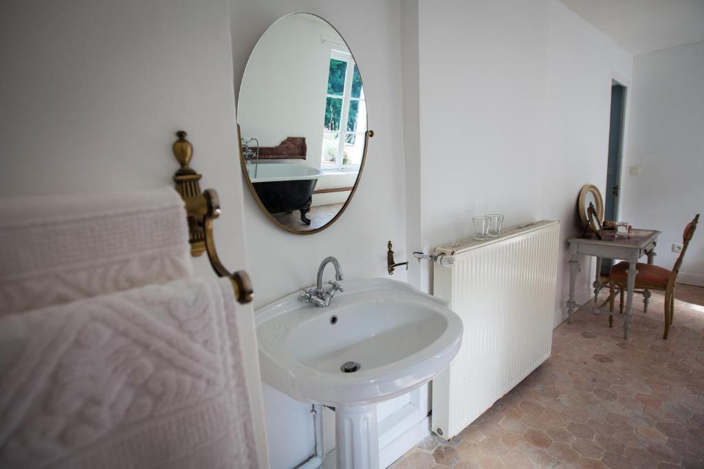 Chateau De La Madeleine Bed and Breakfast Pressagny-lʼOrgeuilleux Eksteriør billede