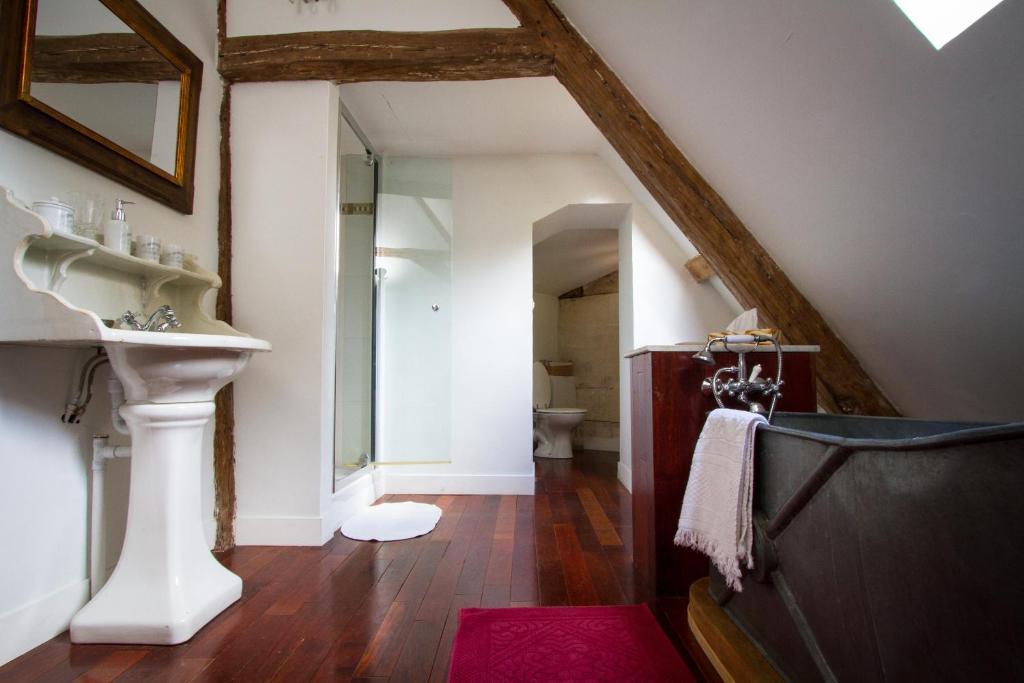 Chateau De La Madeleine Bed and Breakfast Pressagny-lʼOrgeuilleux Eksteriør billede