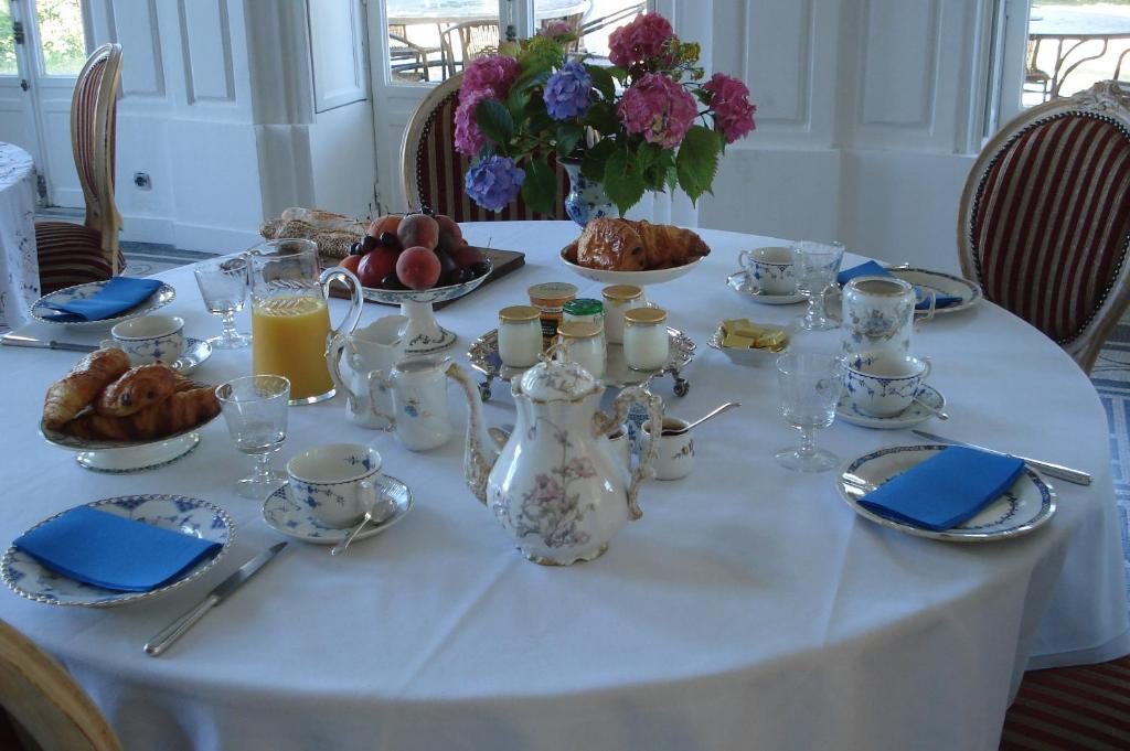 Chateau De La Madeleine Bed and Breakfast Pressagny-lʼOrgeuilleux Eksteriør billede