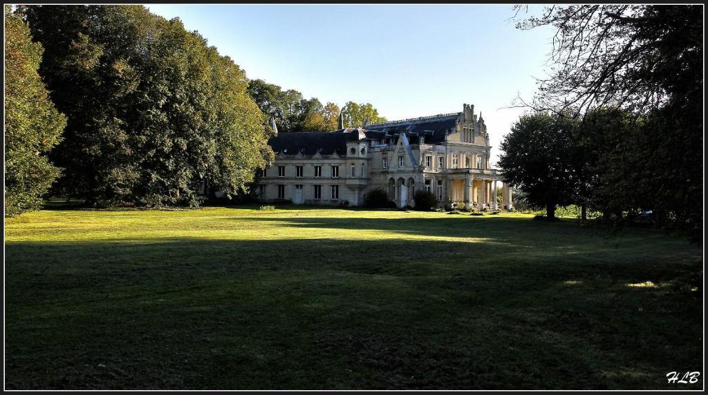 Chateau De La Madeleine Bed and Breakfast Pressagny-lʼOrgeuilleux Eksteriør billede