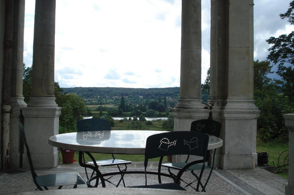 Chateau De La Madeleine Bed and Breakfast Pressagny-lʼOrgeuilleux Eksteriør billede